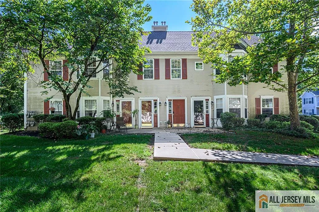 2 bed, 2.0 bath, 1268 sqft, $2,700 — Photo 1