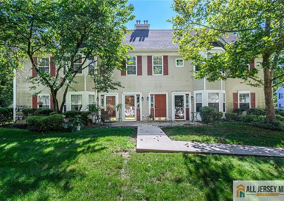 60 Waugh Ct