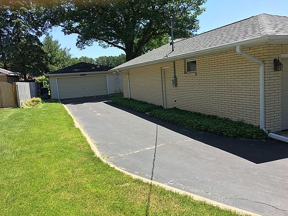 Driveway to 2-1/2 car garage