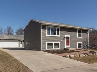 981 17 1/2 St SE, Rochester, MN 55904