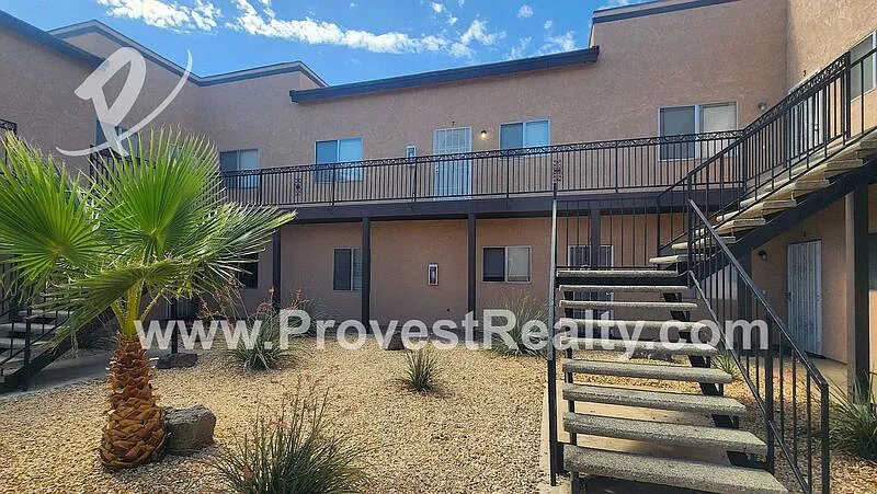 2 bed, 1.0 bath, $1,400 — Photo 2