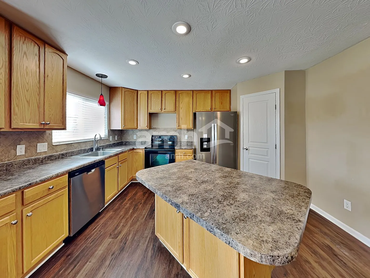 4 bed, 2.5 bath, 1979 sqft, $2,510 — Photo 3
