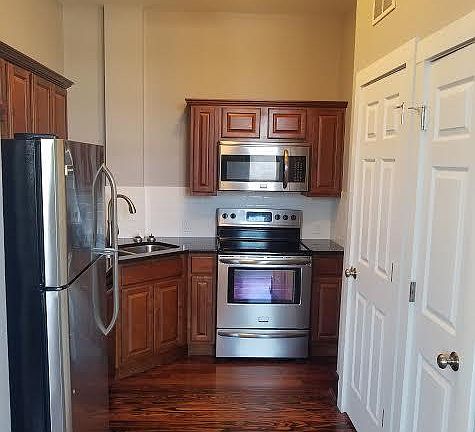 5th image of 214 W Elm St APT 202