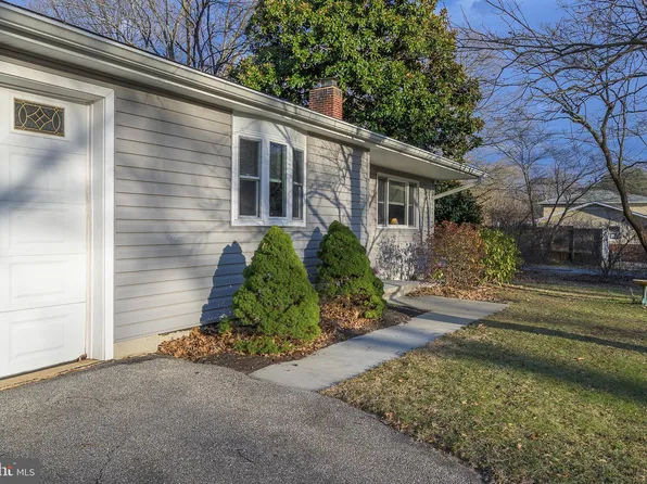 858 Stevenson Rd, Severn, MD 21144