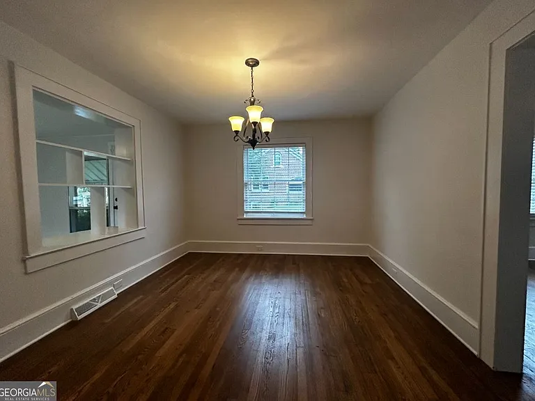 300 N College St — Photo 3