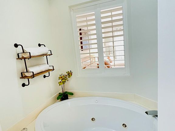 Bath Tub