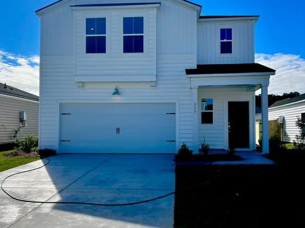717 Pine Warbler Ln, Moncks Corner, SC 29461