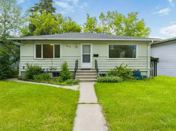 2216 W 19th St SW, Calgary, AB T2T 4W9