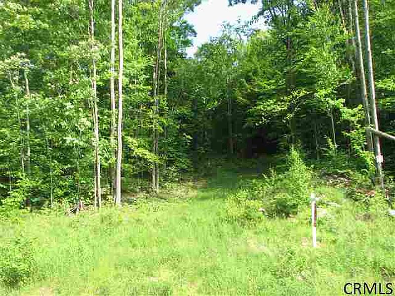 3rd image of 8 MOSS CREEK Road