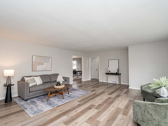 3rd image of 3940 38th St