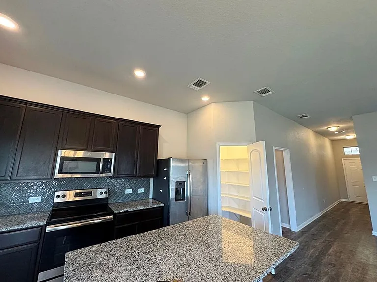 1908 Delano Dr — Photo 11