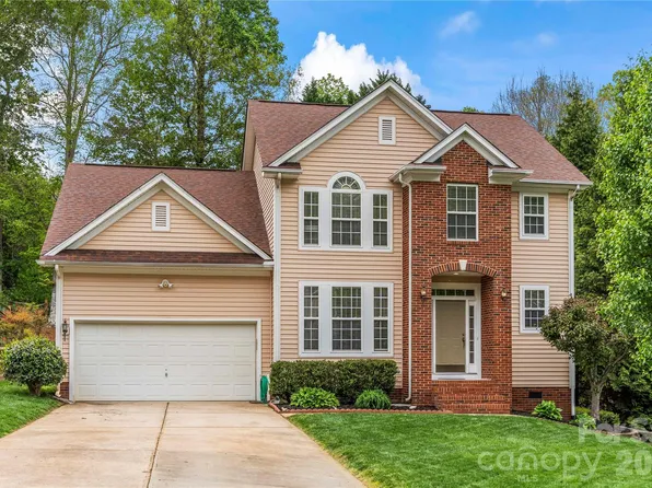 729 Knightswood Rd, Fort Mill, SC 29708