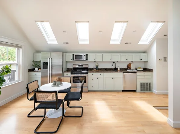 61 Cherry St #3, Somerville, MA 02144