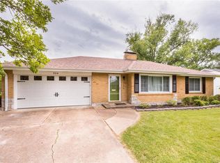 324 Honeysuckle Ln, Saint Louis, MO