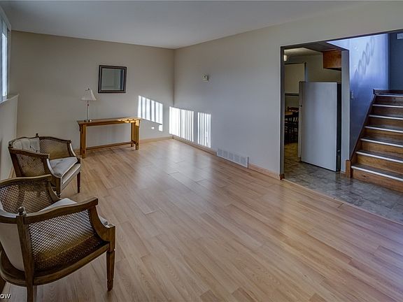3rd image of 6386 Edgehurst Dr