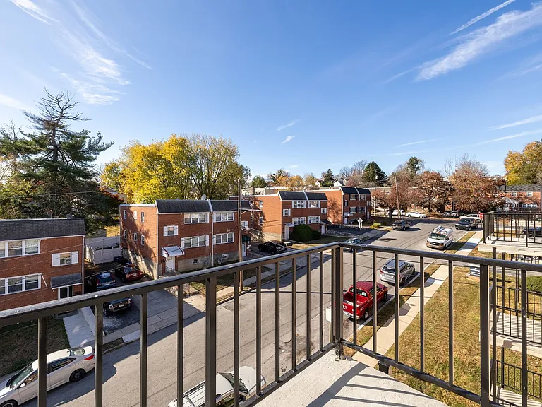 Lindenwood Apartments — Photo 11