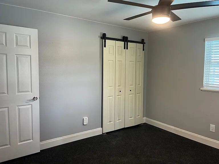 375 Carrousel Ct — Photo 15