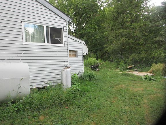5th image of 196 Shaw Ave