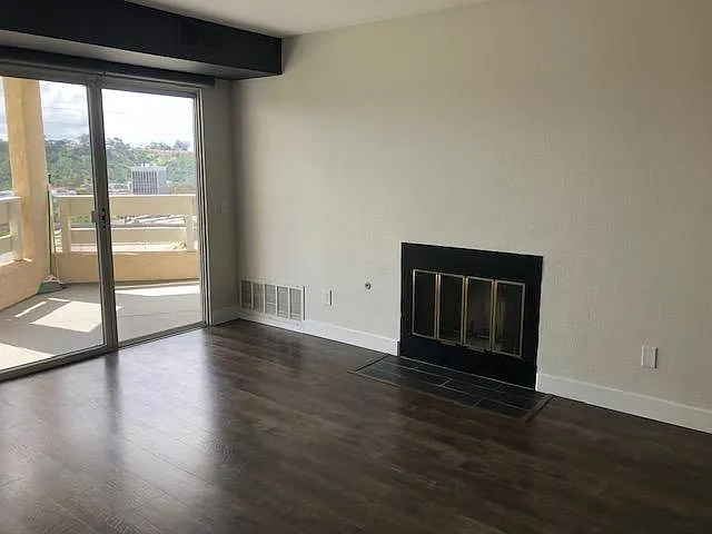 3 bed, 1271 sqft, $3,750 — Photo 4