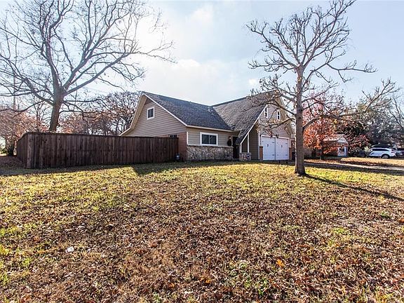 3rd image of 301 Bowles Ct