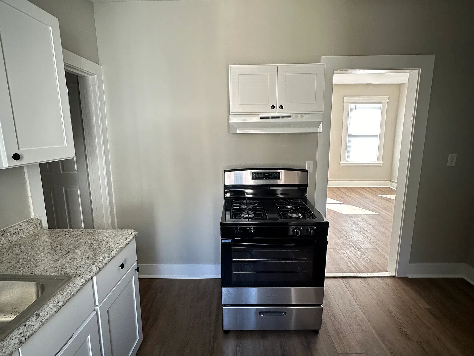 1 bed, $1,300 — Photo 3
