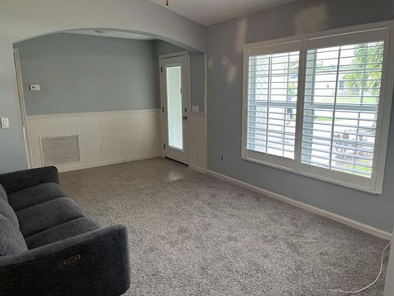 2nd image of 838 SE Sweetbay Ave