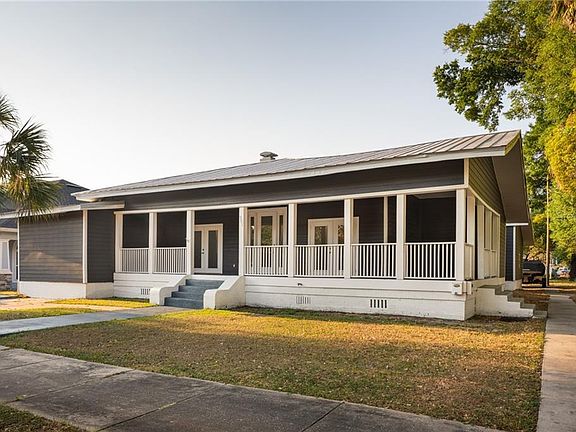 3rd image of 207 W Amelia Ave