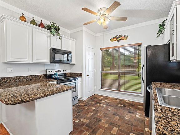2nd image of 76 Marigold Dr