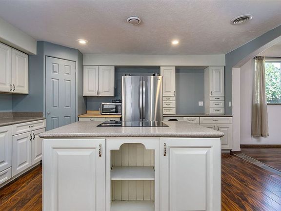 2nd image of 3314 W Kiernan Ave