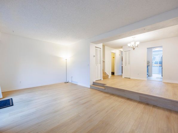 19022 119b Ave #2, Pitt Meadows, BC V3Y 1X5