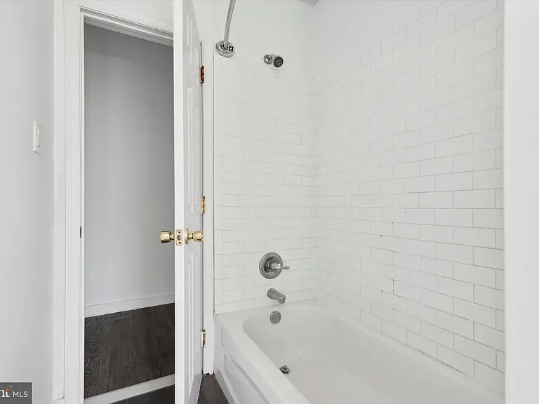 5045 Pulaski Ave — Photo 13