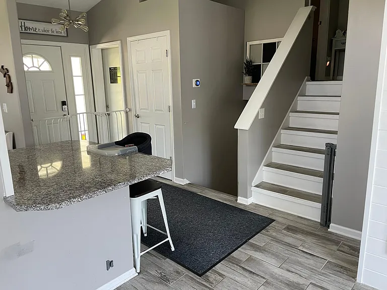 4389 Summerlane Ave NE — Photo 8