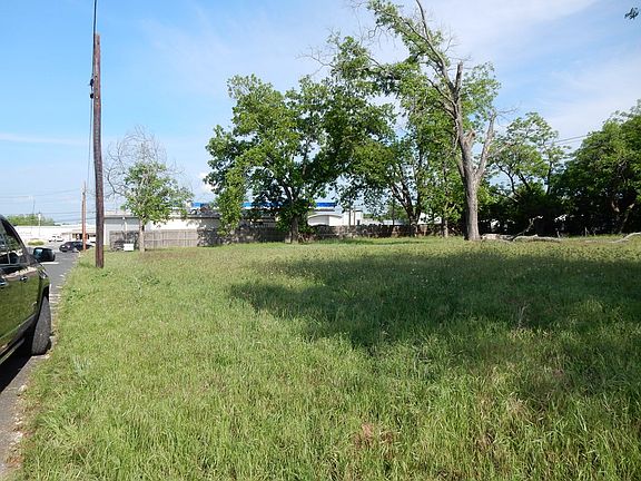3rd image of 105 W Walch Ave