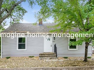 420 1st St E, Chaska, MN 55318