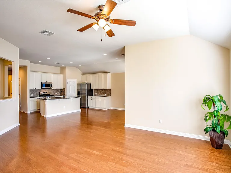 1721 Elaina Loop — Photo 8