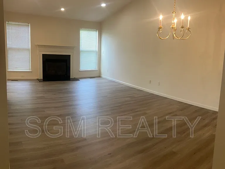 1711 Ambrose Terrace Dr — Photo 4