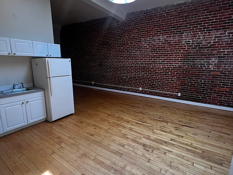 813 W Broad St #B — Photo 14