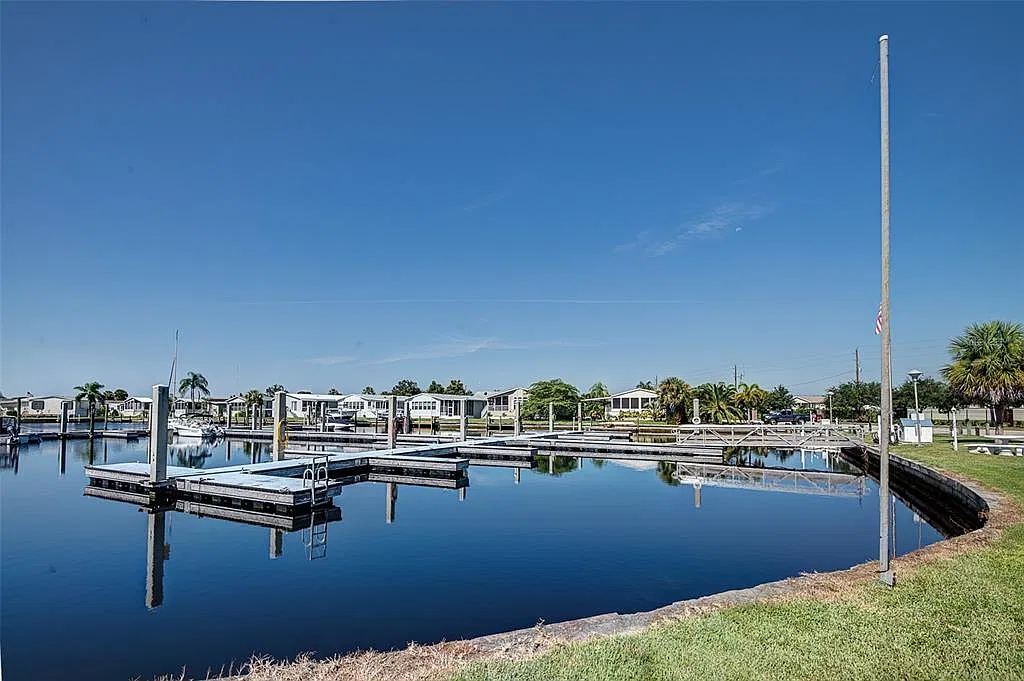 2 bed, 2.0 bath, 1375 sqft, $3,500 — Photo 3