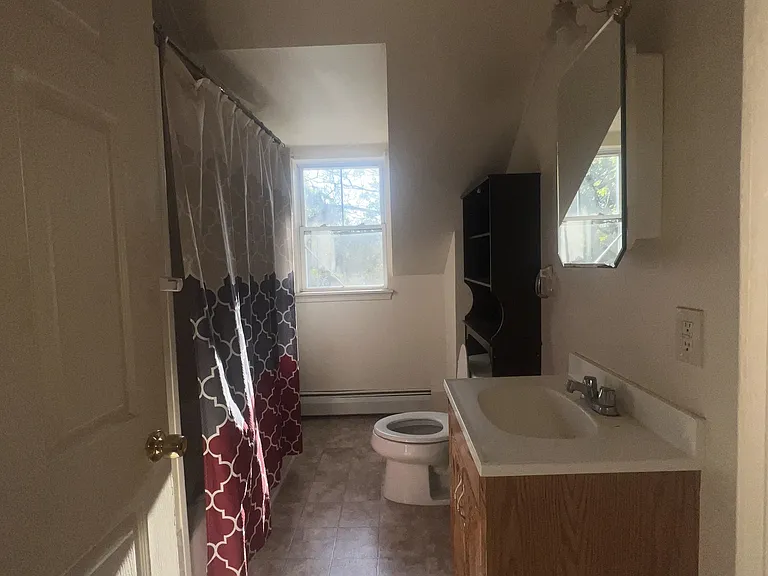 215 W Court St #3 — Photo 4