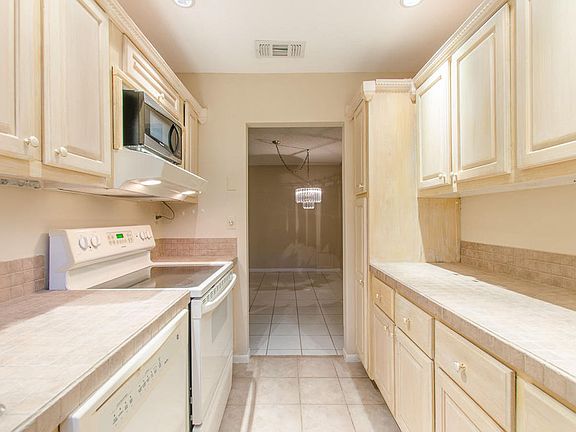 3rd image of 5253 Lakefront Blvd APT B