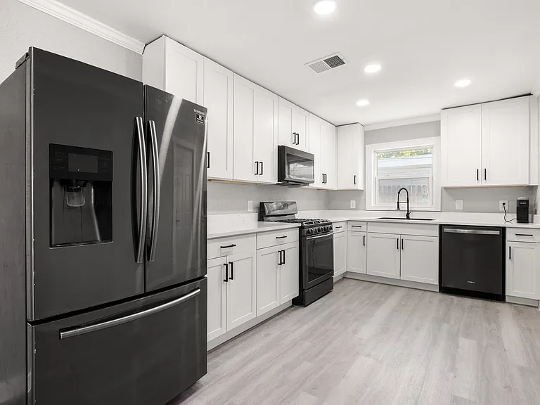 1845 New Hampshire Ave NE — Photo 9