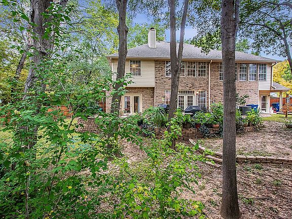 5th image of 2609 Surrey Woods Ct