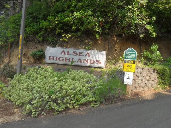 720 NW Highland Cir, Waldport, OR 97394