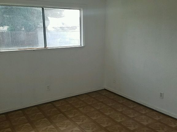 3rd image of 4530 N Hughes Ave