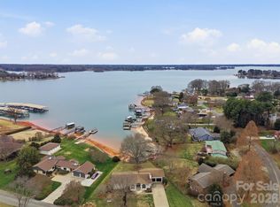 332 Shoreline Loop, Mooresville, NC 28117