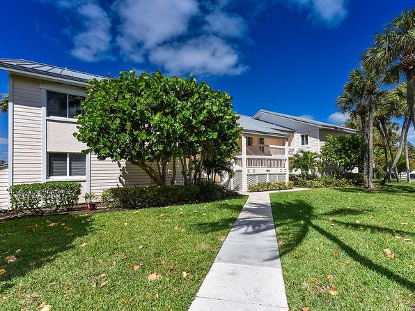 5811 NE Gulfstream Way APT 4002