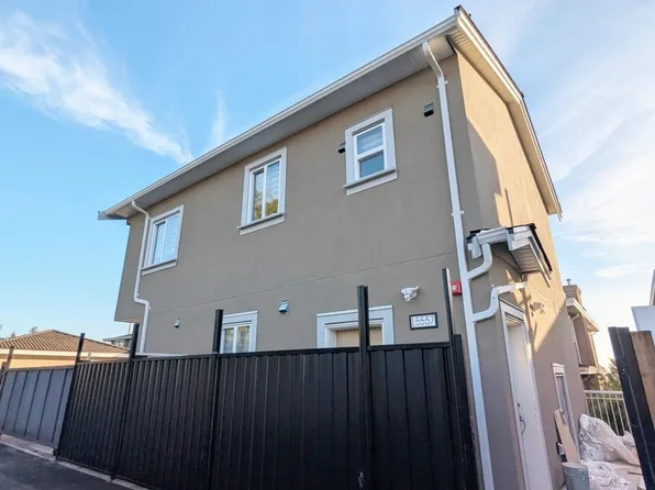 555X Portland St, Burnaby, BC V5J 2N1