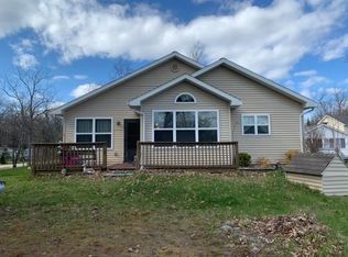 6802 Lake Dr, Harrison, MI 48625