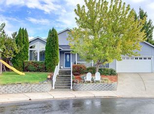 17 Meadowfield Cir, Eagle Pt, OR 97524