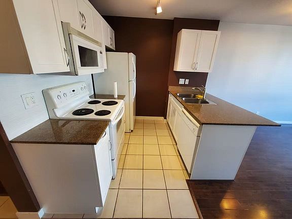5th image of 938 Smithe St